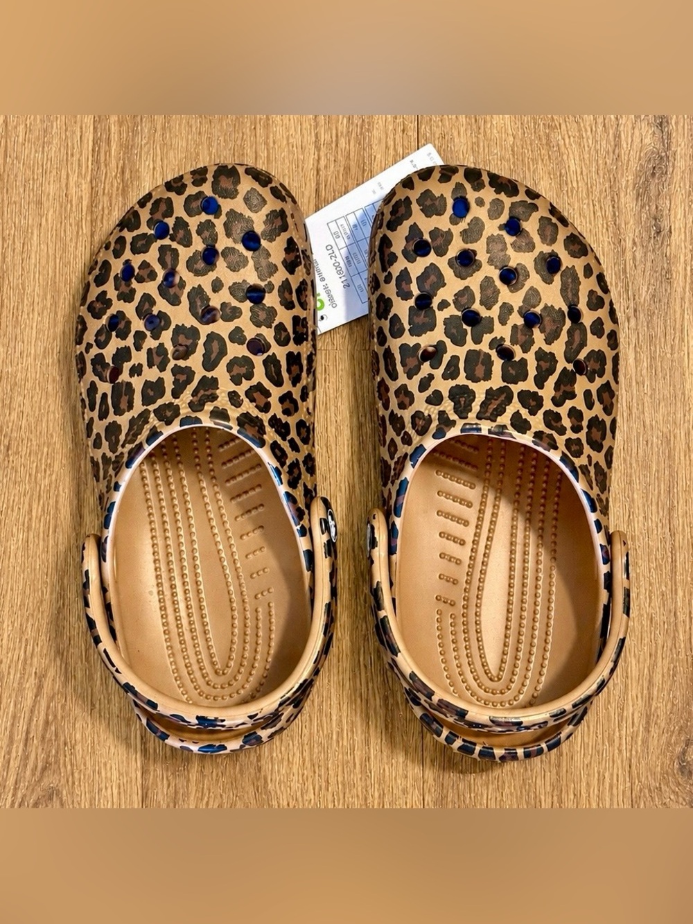 NEW Crocs Women’s Size 7 Classic Leopard Print Clog
